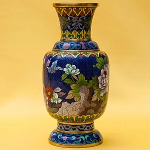 Редкость! Ваза «Королевские ПИОНЫ» в технике « Клуазоне» Н -26см.  Китай 50 -е годы ХХ века