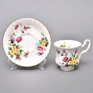 Коллекционная Фарфоровая Кофейная пара «Букет с ежевикой», ROYAL ALBERT Англия.