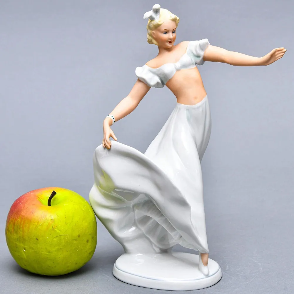 Фарфоровая статуэтка «ТАНЦОВЩИЦА» Н-24 см. Schau Bach Kunst  Германия - 1953 год.