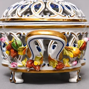 Сухарница - Конфетница - Шкатулка с крышкой «Дары лета», Фарфор Giulia Mangani Италия, 70-е годы.