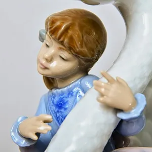 Коллекционная Фарфоровая Статуэтка «Девочка и лебедь», Lladro Испания - 1990 год.