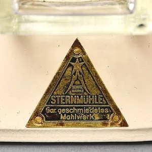 Старинная Настенная Ручная Механическая Кофемолка «Виноградная Гроздь», Голландия.