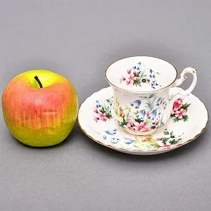 Коллекционная Фарфоровая Кофейная пара «Букет с колокольчиками», ROYAL ALBERT Англия.