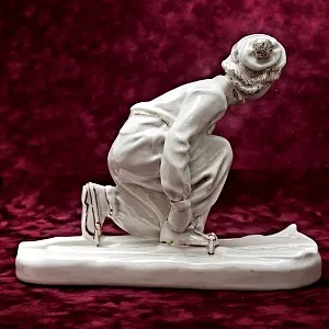 Фарфоровая Статуэтка «Лыжница», ПФЗ Песочное, СССР -1963 год.