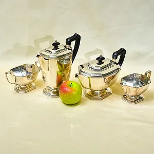 Винтажный Чайно - Кофейный набор из 4-х предметов, SHEFFIELD Англия середина ХХ века.