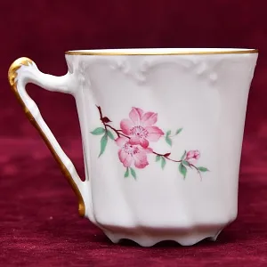 Коллекционная Кофейная пара «Розовый цвет», Лиможский Фарфор Франция, середина ХХ века.