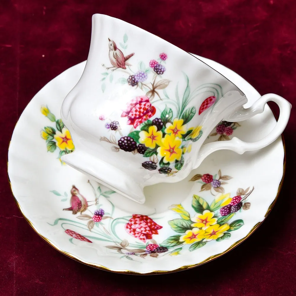 Коллекционная Фарфоровая Чайная пара «Летнее Утро», ROYAL ALBERT Англия, вторая половина ХХ века.