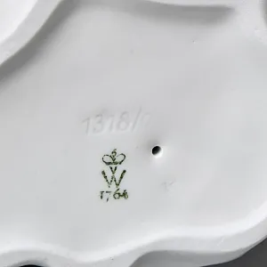 Коллекционная Фарфоровая Статуэтка «Балерина, завязывающая пуанты», WALLENDORF Германия.