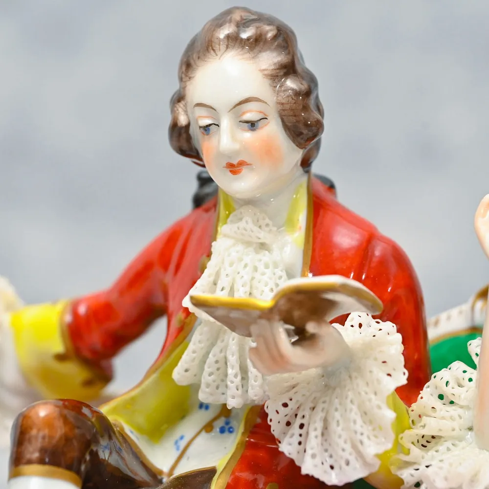 Редкость! Статуэтка «ЛЮБОВНЫЙ РОМАН», Кружевной Фарфор VOLKSTEDT, Германия - середина ХХ века.