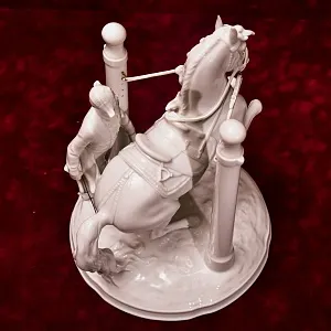 Редкая! Фарфоровая статуэтка «ТРЕНИРОВКА», Wiener Porzellanmanufaktur Augarten, Австрия, середина ХХ века.