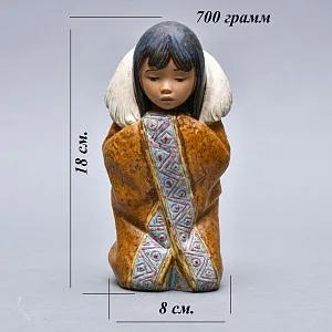 Фарфоровая Статуэтка «Девочка эскимос. Арктическая зима», Грес Lladro, Испания.