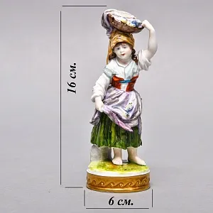 Коллекционная Фарфоровая Статуэтка «Девочка - Торговка рыбой», VOLKSTEDT Германия -50 гг.