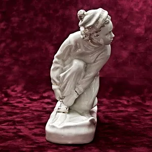 Фарфоровая Статуэтка «Лыжница», ПФЗ Песочное, СССР -1963 год.