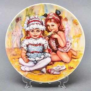Коллекционная Фарфоровая тарелка «Детство. Две юные балерины», Wedgwood Англия - 1983 год. 