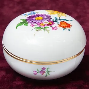 Коллекционная Фарфоровая Шкатулка - Бонбоньерка «BLUMEN», MEISSEN / МЕЙСЕН, Германия.