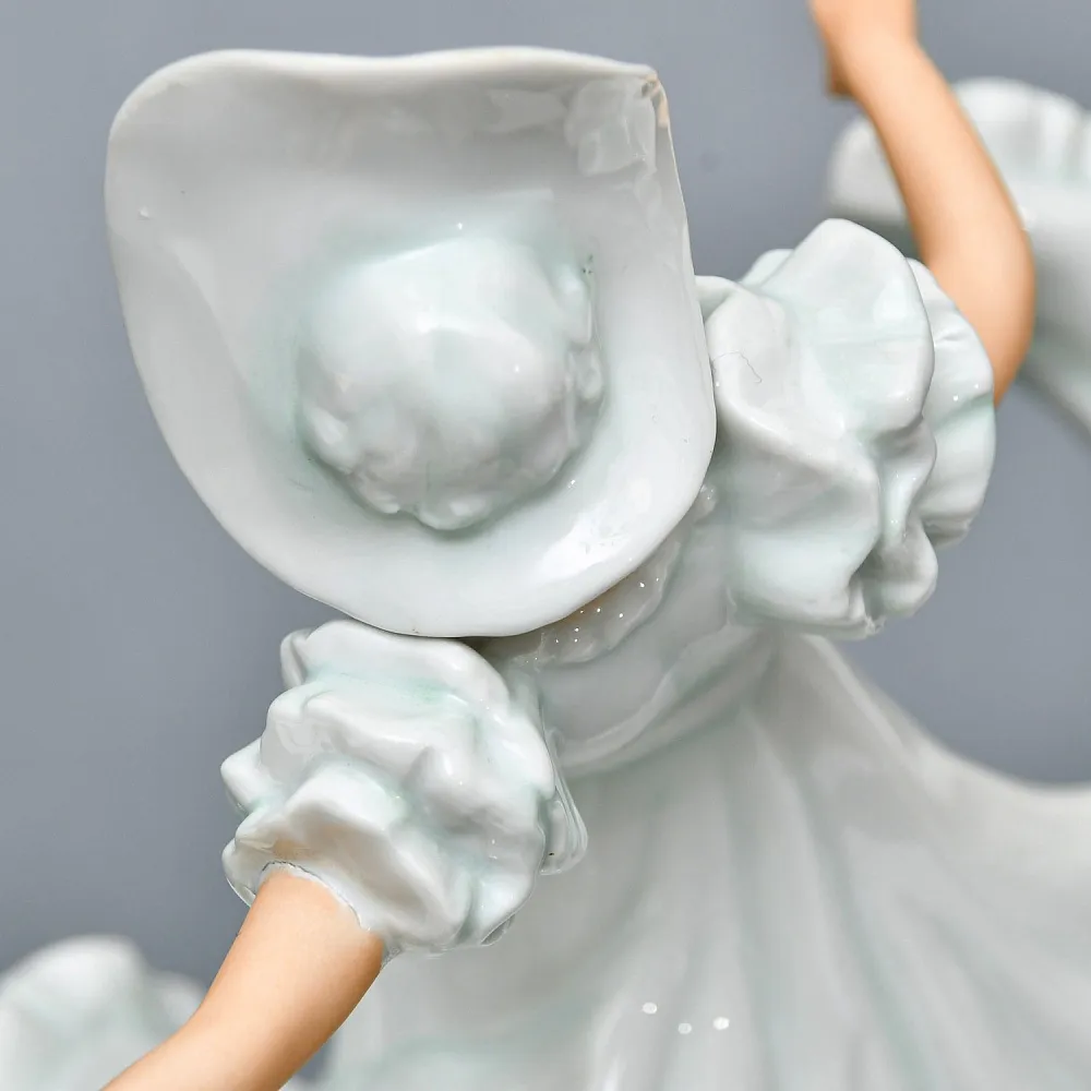  Коллекционная Фарфоровая статуэтка «Танцовщица в пышном платье», Schau Bach Kunst Германия.