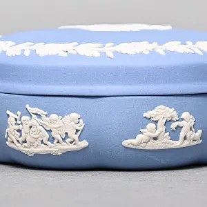 Шкатулка - Бонбоньерка «Колесница», фарфор ВЕДЖВУД / WEDGWOOD, Англия, вторая половина ХХ века.