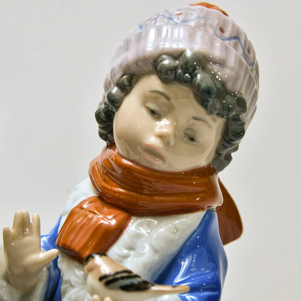 Коллекционная Фарфоровая статуэтка «Морозная зима или Девочка с птицей», Lladro Испания, 1985 год.