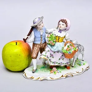 Коллекционная Фарфоровая статуэтка «Маленькие Садовники», SITZENDORF Германия, середина ХХ века.