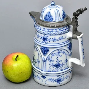 Антикварный Фарфоровый кувшин для пива «Гном - пивовар», Bremer & Liebmann Германия, 1887 - 1923 годы.