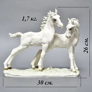 Коллекционная статуэтка «Лошади - Играющие Жеребята», Фарфор Hutschenreuther Германия, 1965 год.