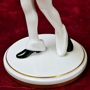 Редкая! Коллекционная Фарфоровая Статуэтка «Пьеро - Менестрель», GOEBEL Германия - 1986 год.