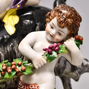  Антикварная Фарфоровая статуэтка «Три путти, играющие с козлом», Ludwigsburg Германия, 1919 - 1927 гг.