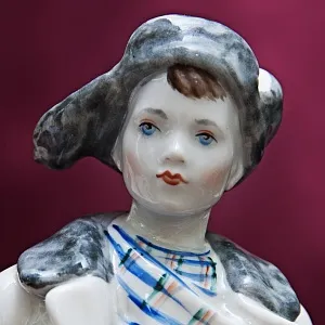 Коллекционная Авторская Фарфоровая статуэтка «Мальчик с коньками», ЛФЗ СССР 1958 год.