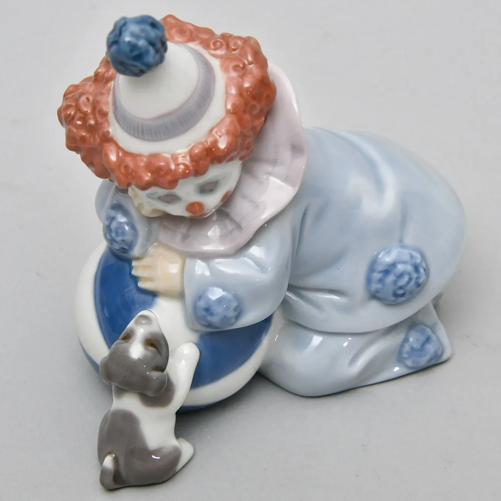 Фарфоровая статуэтка «Маленький клоун с мячом и собачкой» Lladro, Испания - 1985 год.