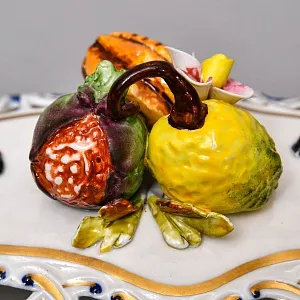 Сухарница - Конфетница - Шкатулка с крышкой «Дары лета», Фарфор Giulia Mangani Италия, 70-е годы.