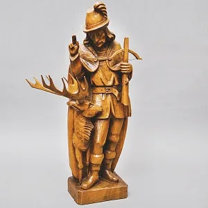 Большая Коллекционная Деревянная статуэтка «Охотник с Оленем», Германия середина ХХ века.