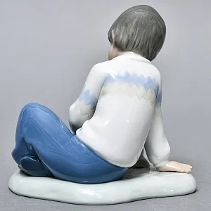 Коллекционная Фарфоровая статуэтка «Мальчик с паровозиком», NAO by Lladro Испания. 