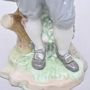 Коллекционная Фарфоровая статуэтка «Мальчик с розами», Lladro Испания, 1971 - 1979 годы.
