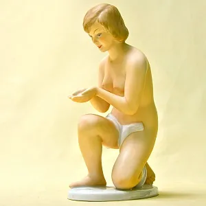 Фарфоровая Статуэтка «У ручья» Н-20 см. WALLENDORF Германия вторая половина ХХ века.