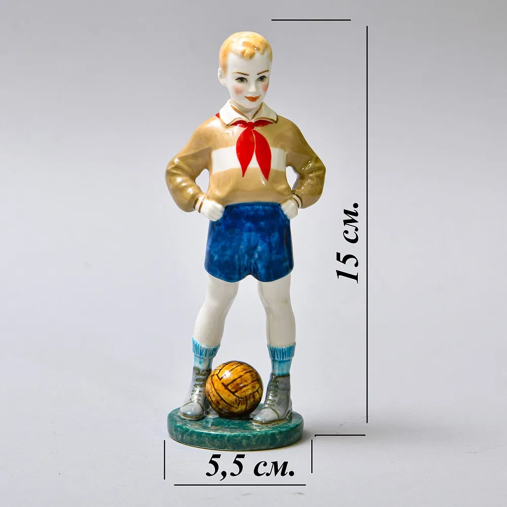 Авторская Коллекционная Фарфоровая Статуэтка «Юный Футболист», Россия.
