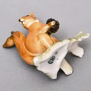 Коллекционная Фарфоровая статуэтка «Белка с шишкой», Hutschenreuther Германия, середина ХХ века. 