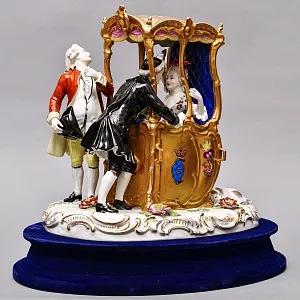 Антикварная Фарфоровая статуэтка «Дама в золотом портшезе», Carl Thieme Германия, 1864 - 1888 годы. 