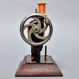 Старинная Миниатюрная Швейная Машинка «DIANA», Schürhoff & Co, Gevelsberg Германия 30 гг.