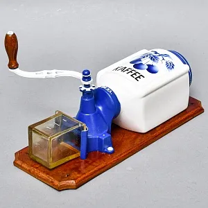 Старинная Настенная Ручная Механическая Кофемолка EREKA, Германия 50-е гг. ХХ века.