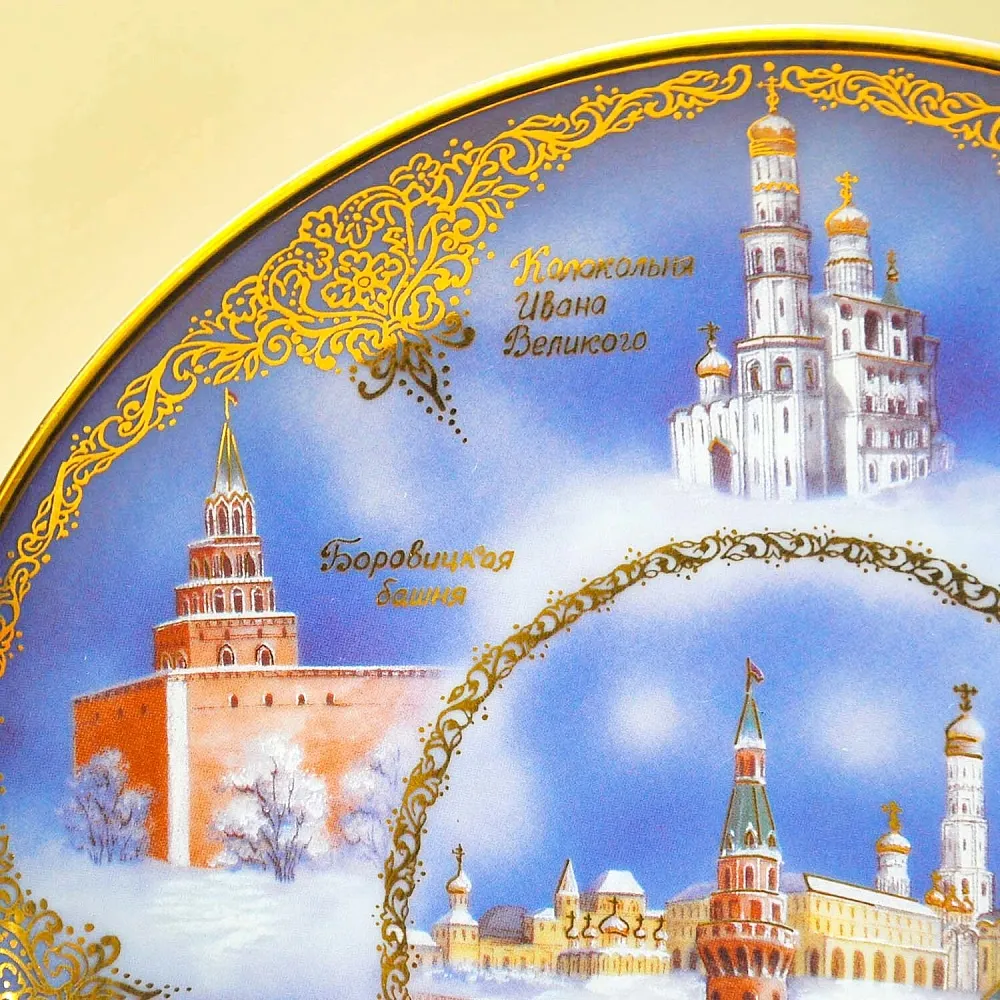 Авторская Настенная Фарфоровая Тарелка «Зимний вид Московского Кремля», Россия -2011 год.
