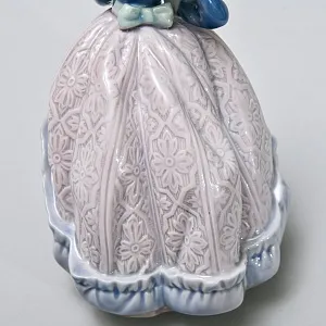 Винтажная Фарфоровая статуэтка "Девочка с зонтиком. Эвита", Lladro Испания - 1983 год.