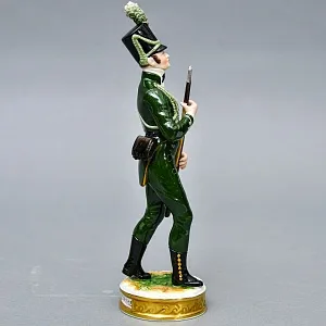 Фарфоровая статуэтка Солдат - «Стрелок корпуса герцога Камберлендского», Rudolf Kammer Германия.