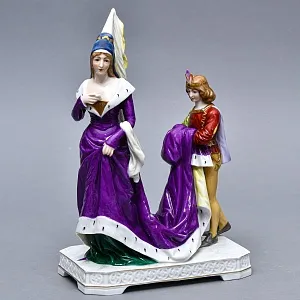 Антикварная Фарфоровая статуэтка «Средневековая дама с пажом», Dressel & Kister Passau Германия.