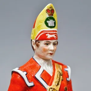 Фарфоровая Cтатуэтка «Солдаты Британской Армии. 27-й пехотный полк», RUDOLF KAMMER Германия. 