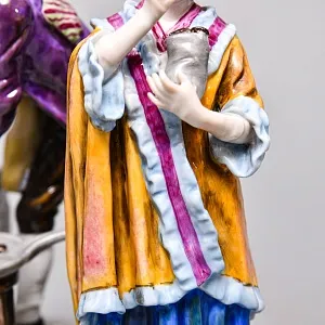 Коллекционная Фарфоровая статуэтка «Жареные каштаны», VOLKSTEDT Германия, середина ХХ века. 