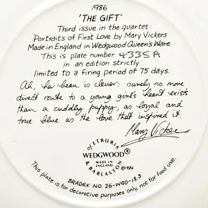 Коллекционная Фарфоровая тарелка «Девушка с щенком», Wedgwood Англия - 1987 год. 