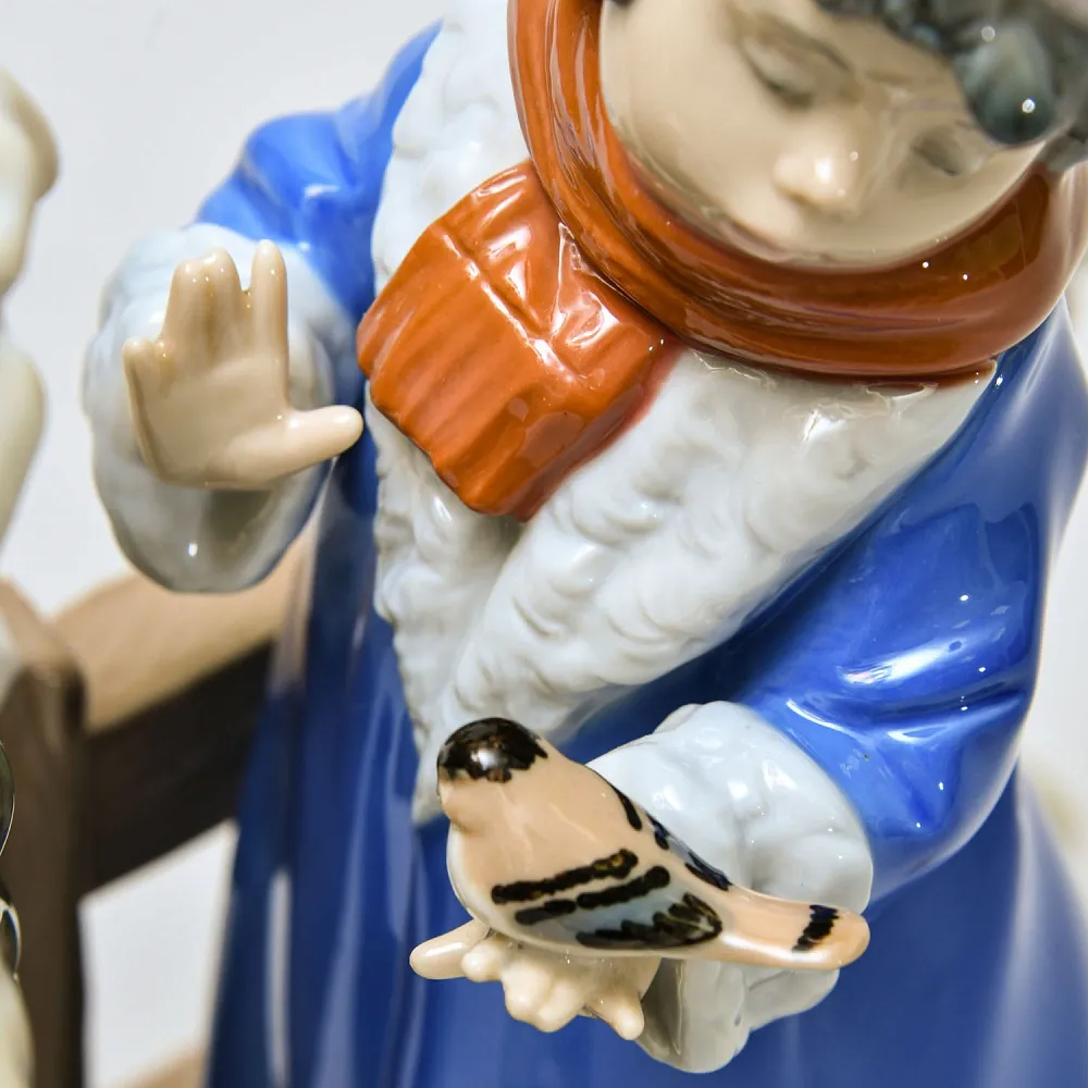 Коллекционная Фарфоровая статуэтка «Морозная зима или Девочка с птицей», Lladro Испания, 1985 год.