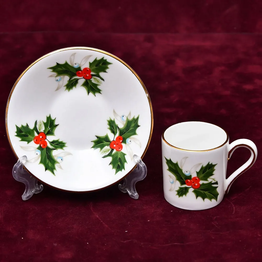 Коллекционная Фарфоровая Кофейная Пара «Остролист», Royal Grafton Англия, середина ХХ века.