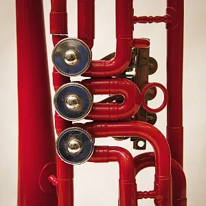 Дизайнерская Электрическая Настольная Лампа Светильник «Труба - Красный Корнет - 1966г».