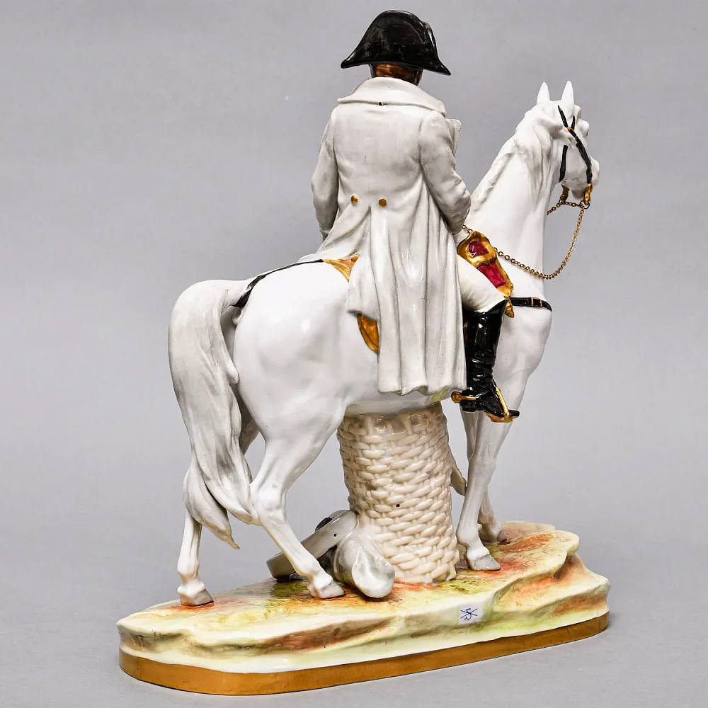 Редкая Коллекционная статуэтка «Наполеон Бонапарт на коне», Фарфор Scheibe - Alsbach Германия.